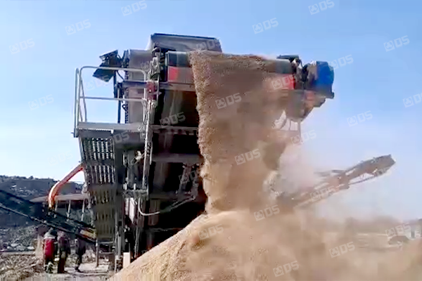 Tracked Jaw Crusher and Screening Plant